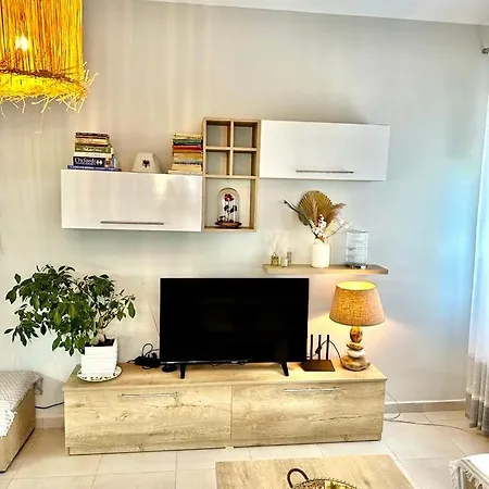 Apartment, Qerret Apartmán