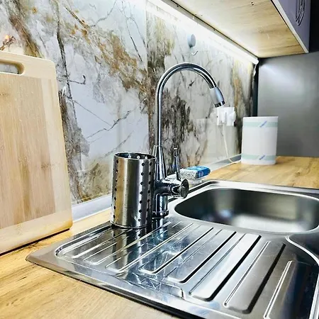 Apartment, Qerret *